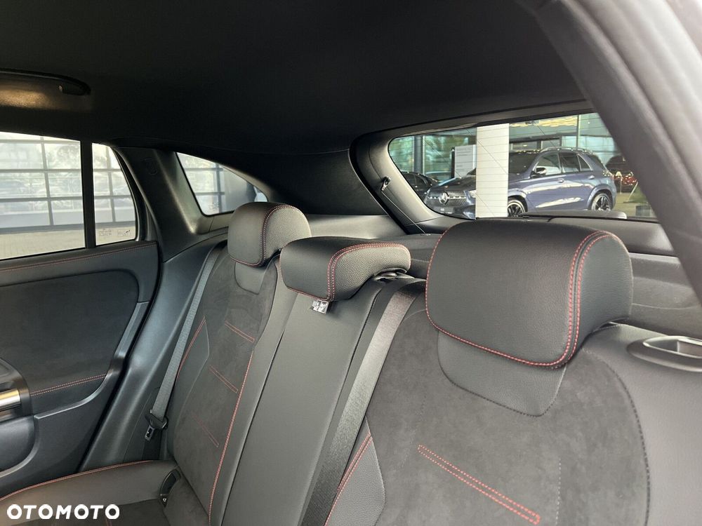 Mercedes-Benz GLA - 17