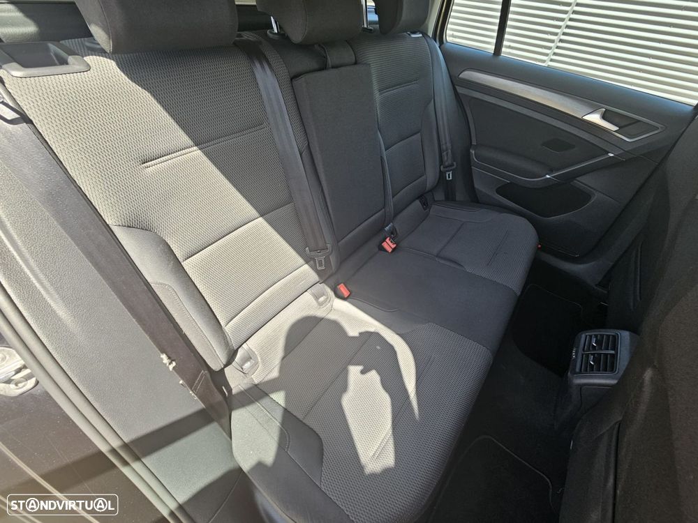 VW Golf Variant 1.6 TDi Confortline - 25