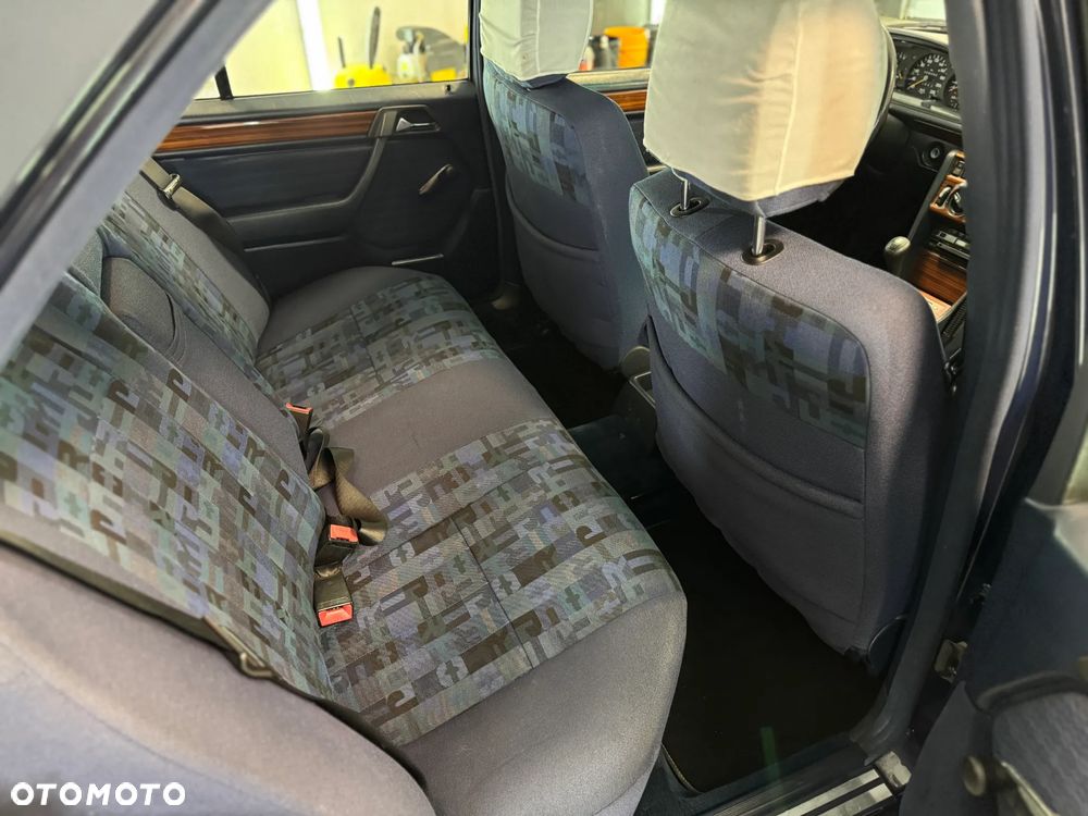 Mercedes-Benz W124 (1984-1993) - 22