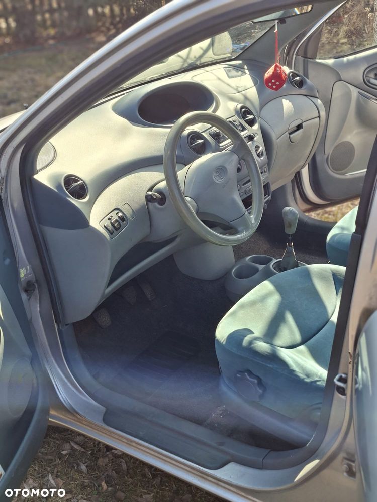 Toyota Yaris - 4