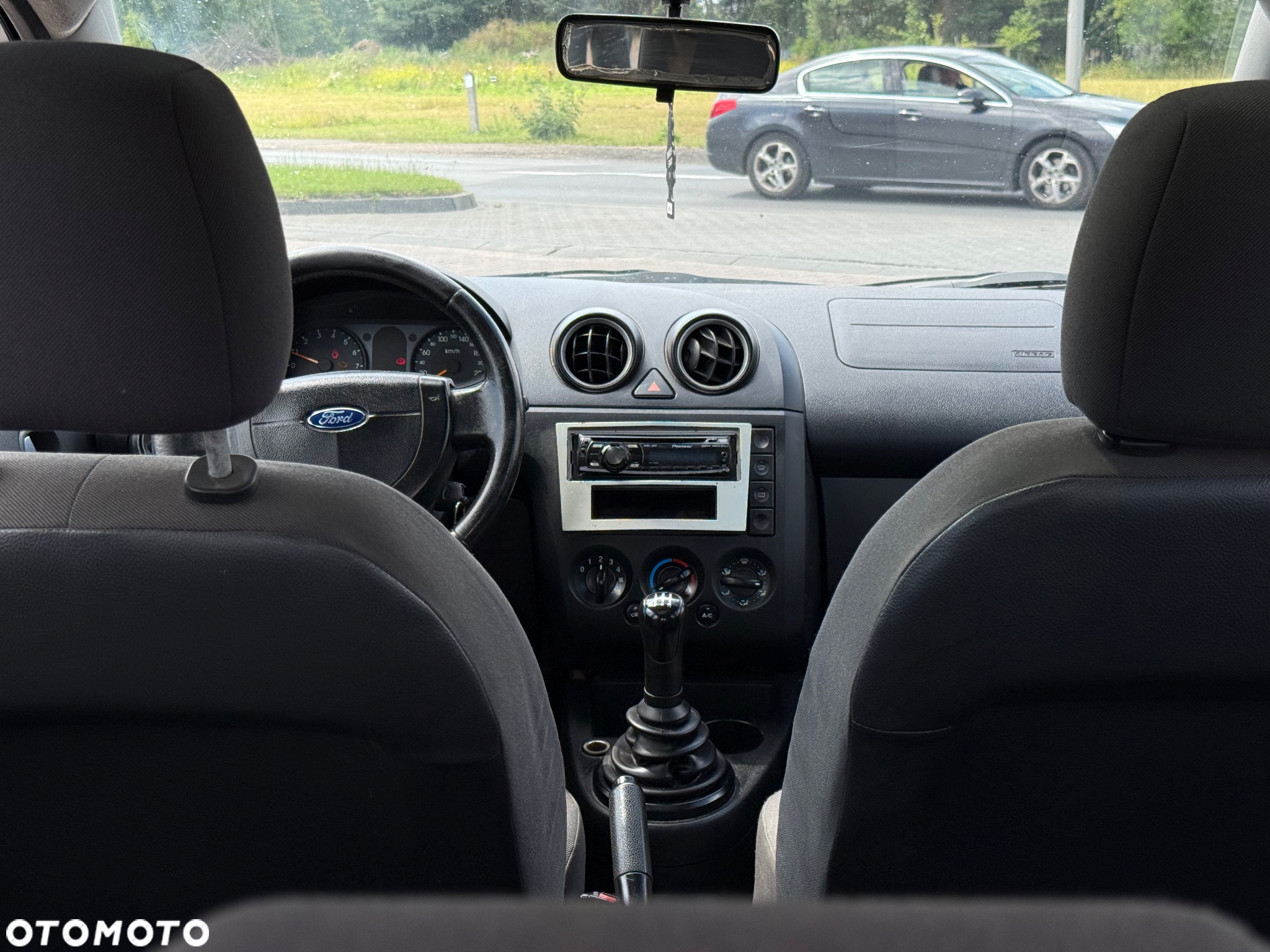 Ford Fiesta 1.6 Ambiente - 22