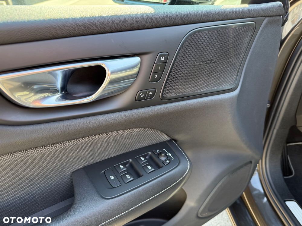 Volvo S60 B4 B R-Design - 21