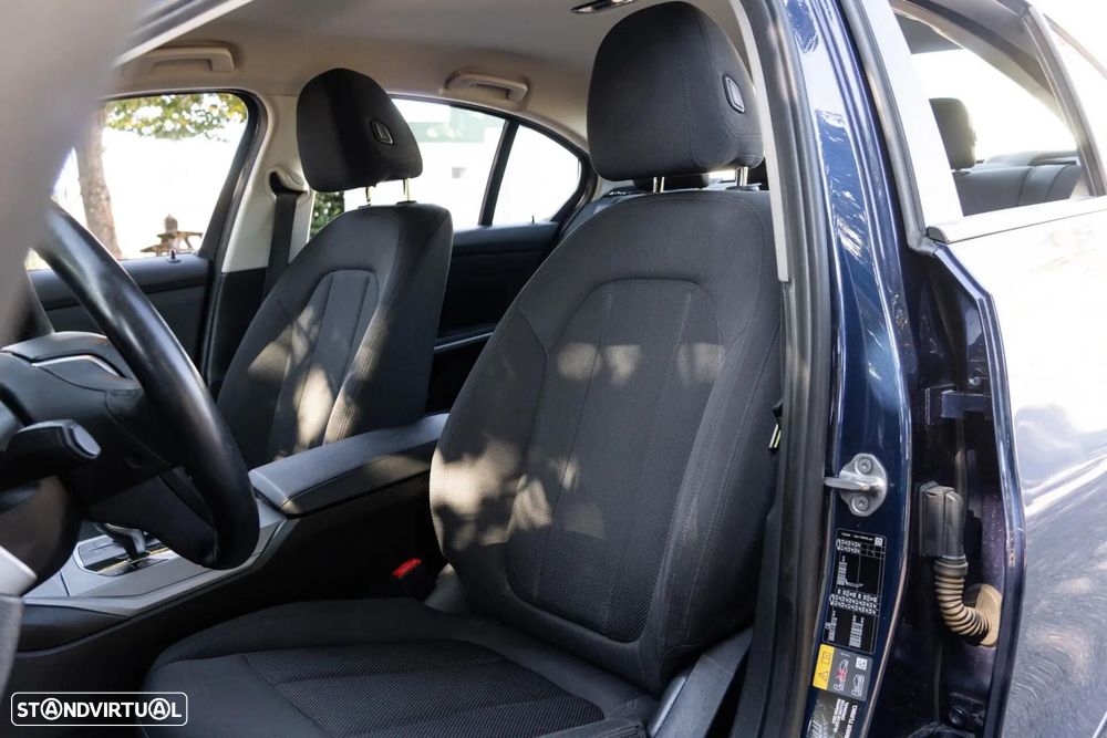 BMW 330 e Line Luxury Auto - 9