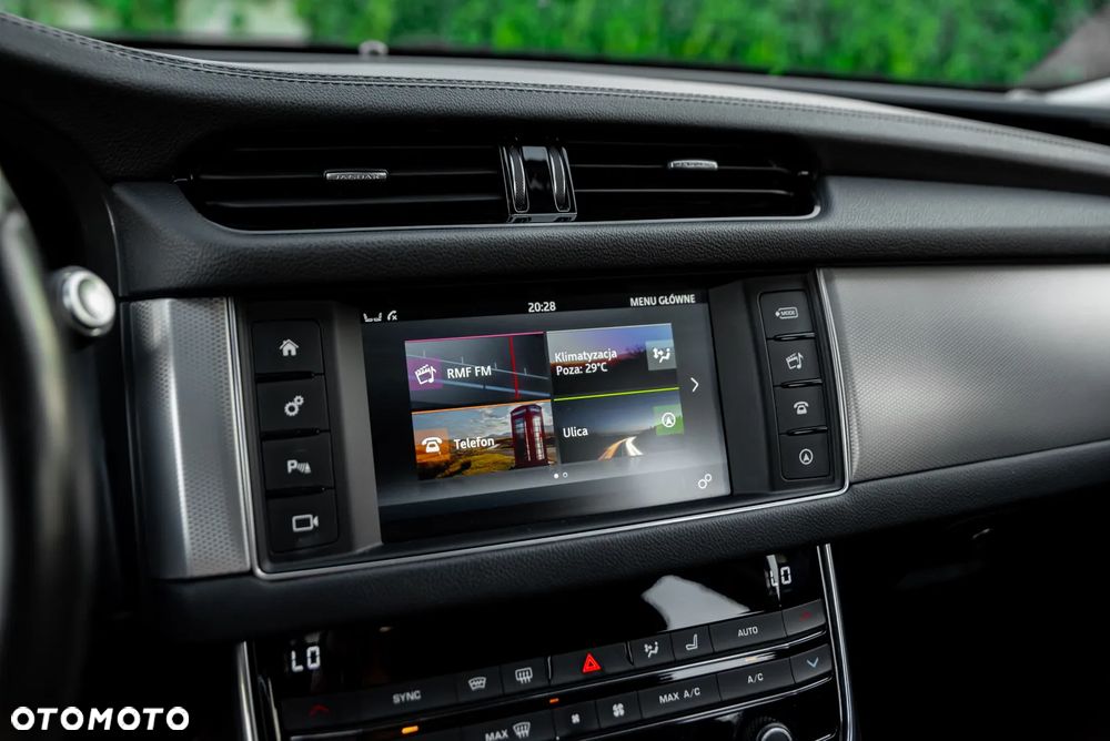 Jaguar XF 20d Prestige - 33