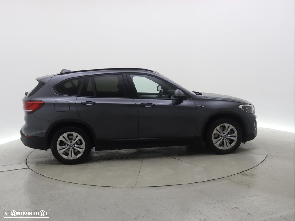 BMW X1 25 e xDrive Corporate Edition - 8