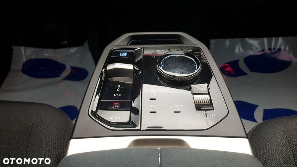 BMW iX - 27