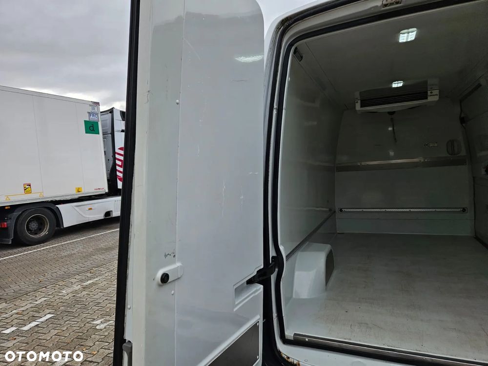 Mercedes-Benz Sprinter - 9