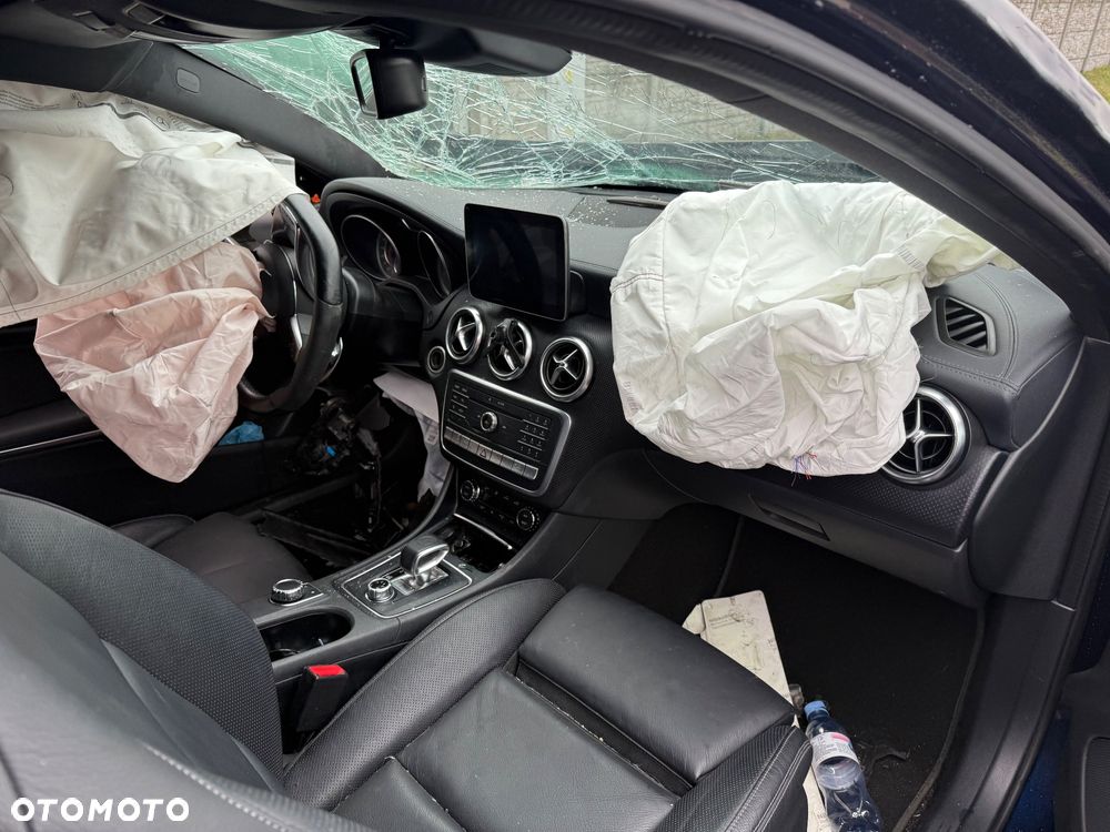 Mercedes-Benz Klasa A AMG 45 4Matic AMG Speedshift 7G-DCT Yellow Night Edition - 9