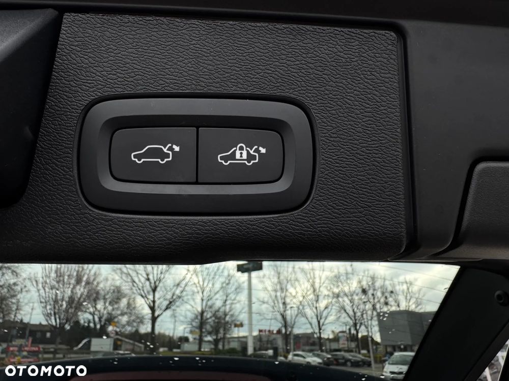 Volvo XC 60 B5 D AWD Plus Dark - 21