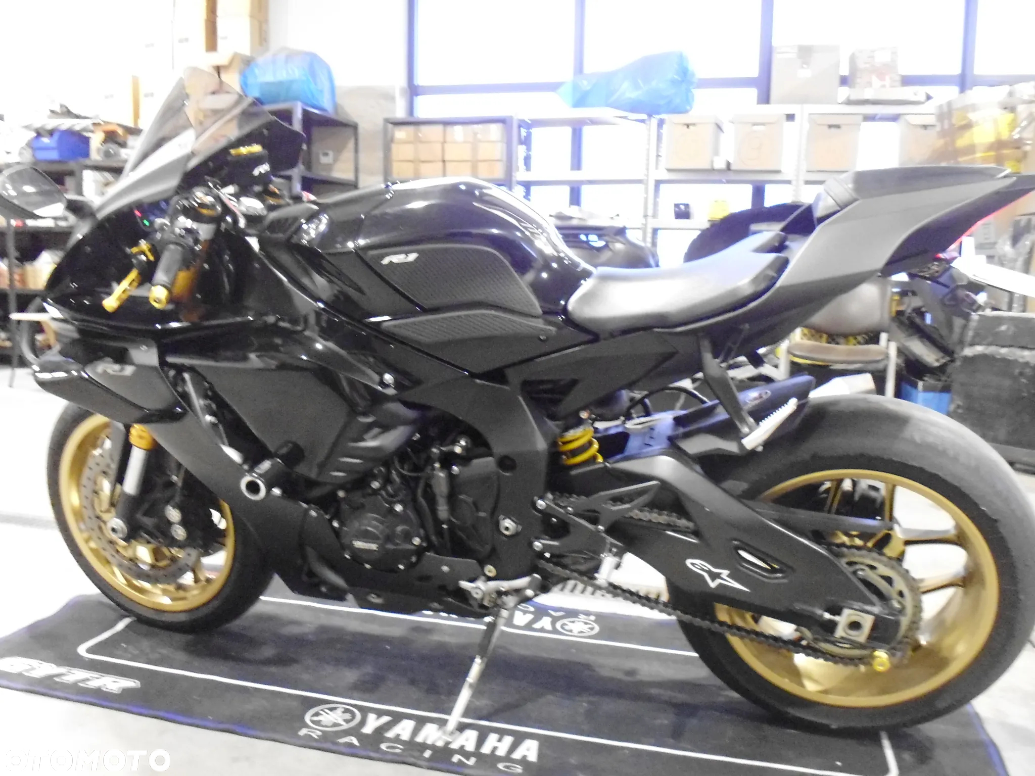Yamaha R1 - 7