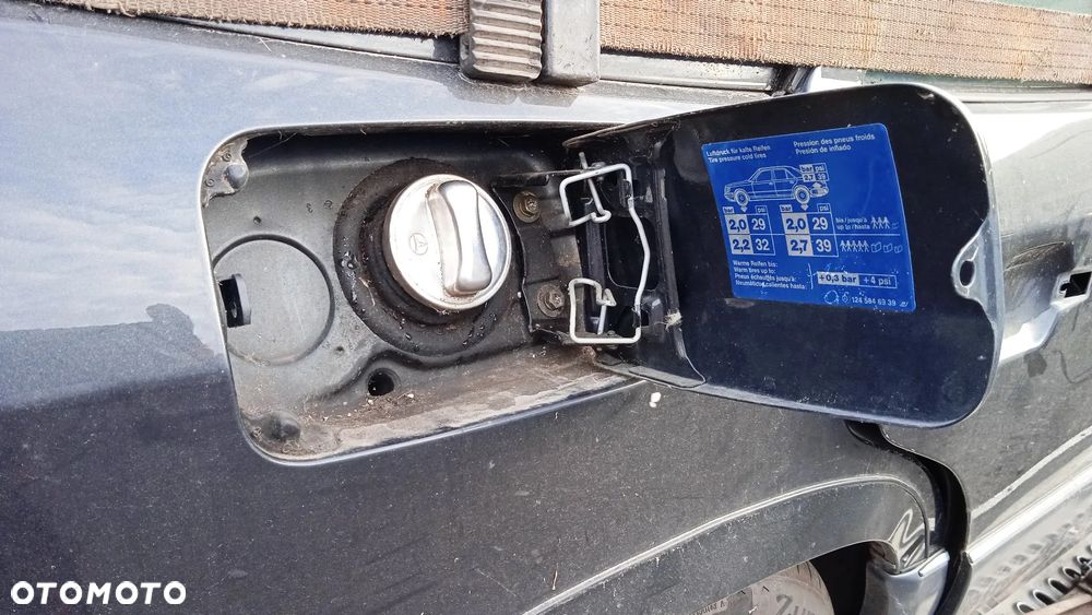 Na części Mercedes W124 sedan 2.0 D rozrusznik alternator amortyzator zawieszenie szyba hak lampa grill alufelgi - 8
