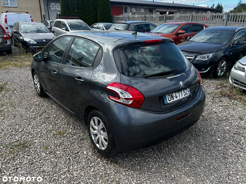 Peugeot 208 - 3