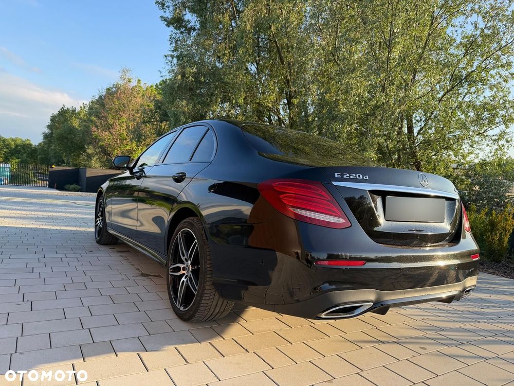 Mercedes-Benz Klasa E 220 d 4-Matic 9G-TRONIC - 25