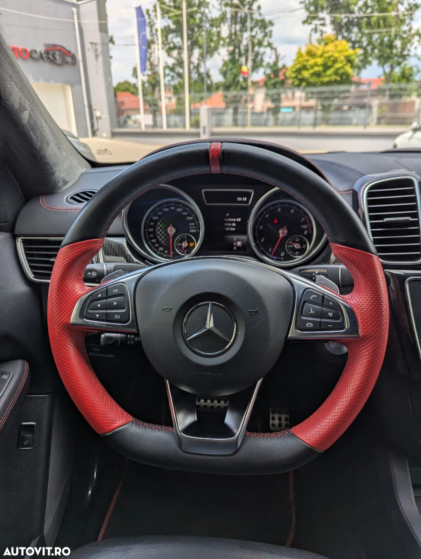 Mercedes-Benz GLE - 12