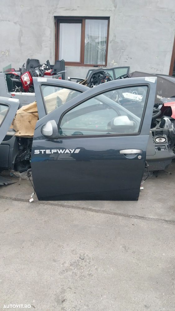 VAND USA STANGA FATA DACIA SANDERO STEPWAY 2011 - 1