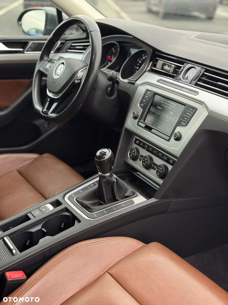 Volkswagen Passat 2.0 TDI (BlueMotion Technology) Highline - 21