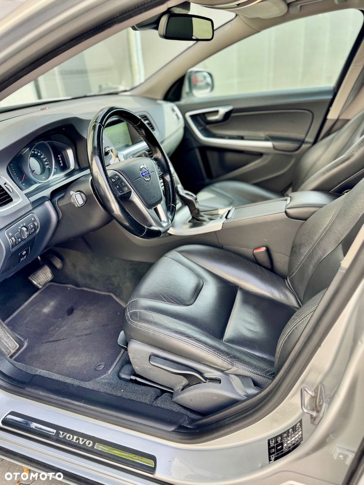 Volvo V60 D4 Geartronic Momentum - 16