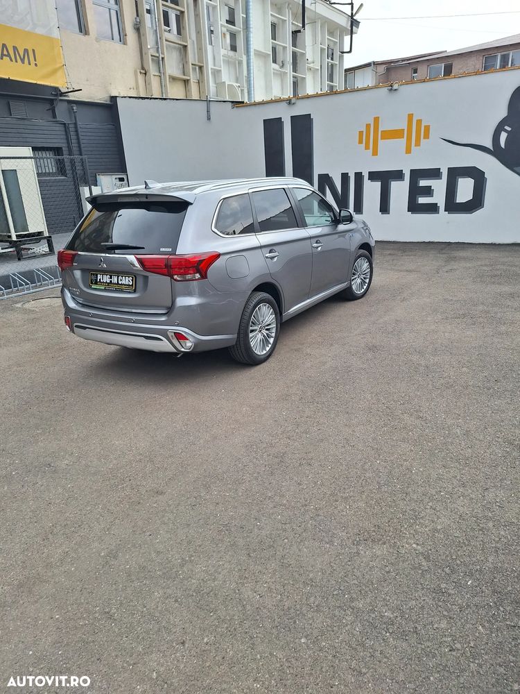 Mitsubishi Outlander 2.4 4WD Diamant+ - 4
