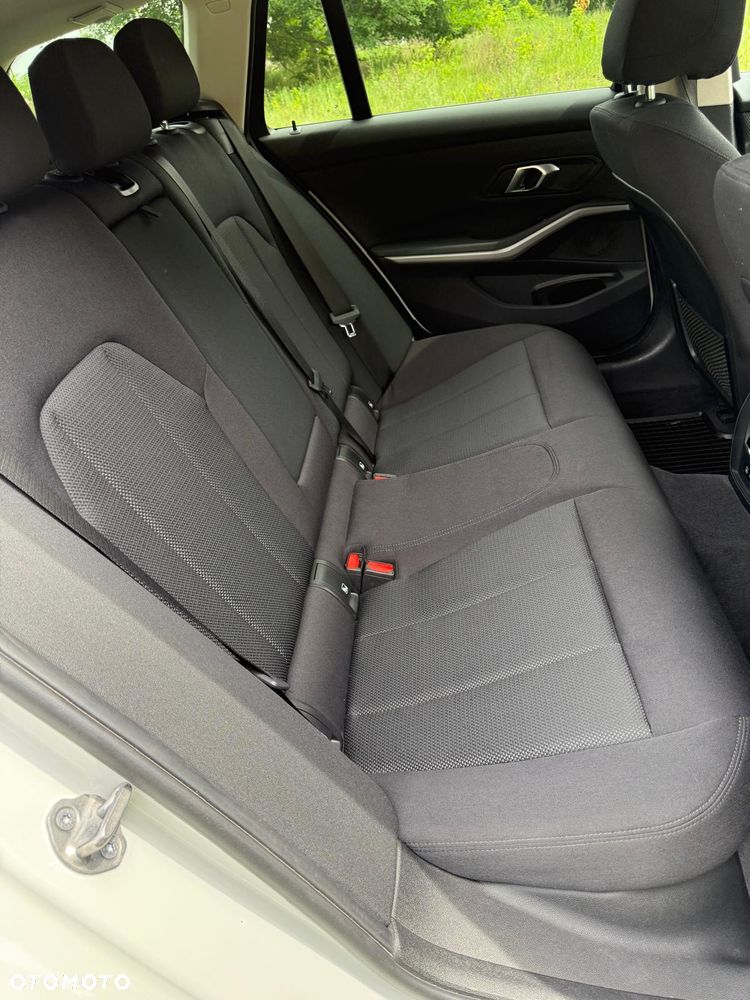 BMW Seria 3 318d - 15
