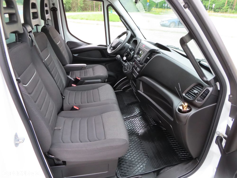 Iveco Daily 35S18 3.0 HPI 180 KM POWER Kontener+ WINDA BÄR 750 Kg 8.E.Palet 4270 mm Długi Boczne Drzwi Rozstaw Osi 4100 mm Ładowność 905 Kg GWARANCJA PRODUCENTA Stan Jak Nowy Gotowy Dostępny POLECAM - 32