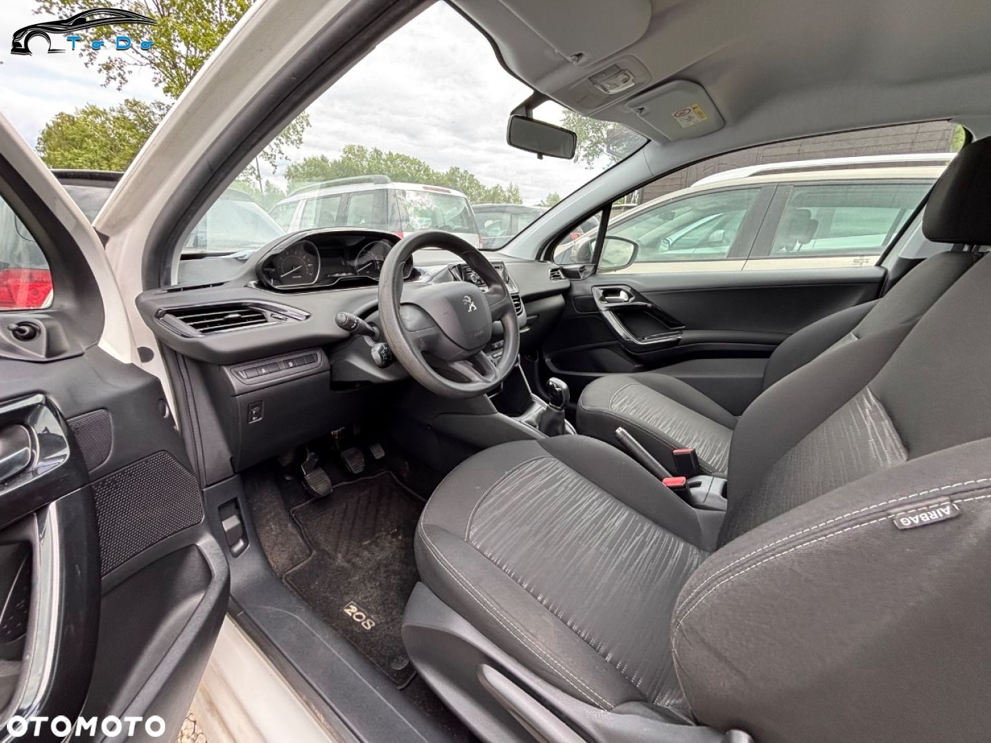 Peugeot 208 - 15
