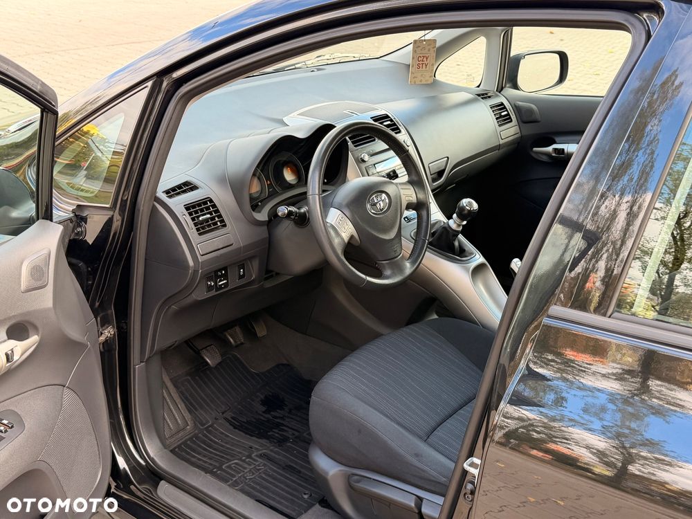 Toyota Auris - 16
