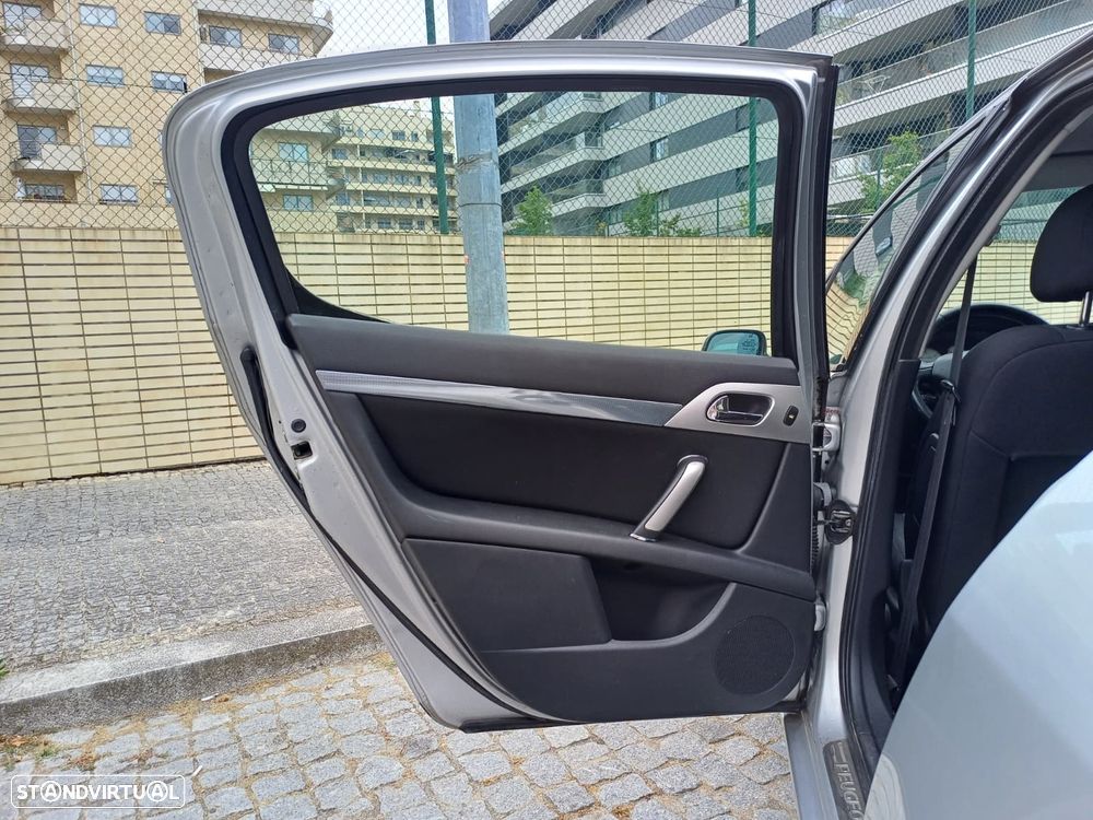 Peugeot 407 1.6 HDi Executive - 25