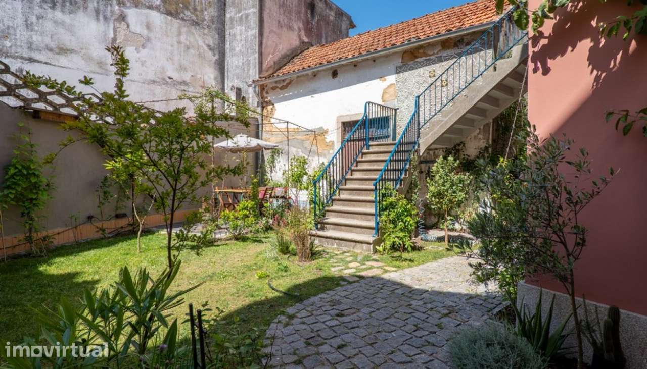 Moradia recuperada com jardim e loja no centro de Ovar - Grande imagem: 4/35