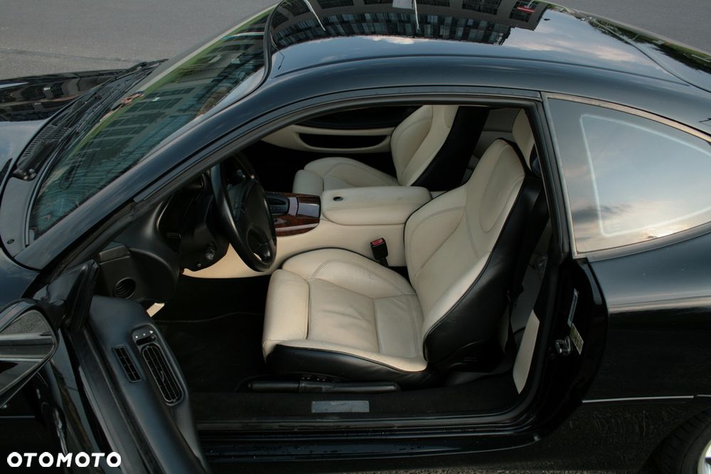 Aston Martin DB7 - 9