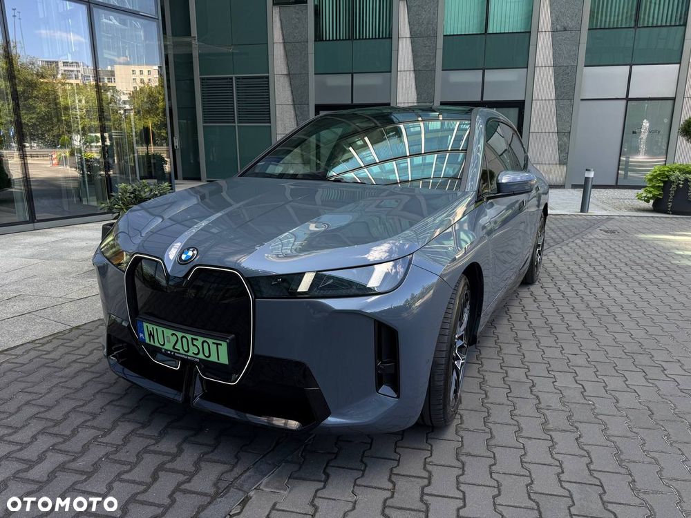 BMW iX - 3