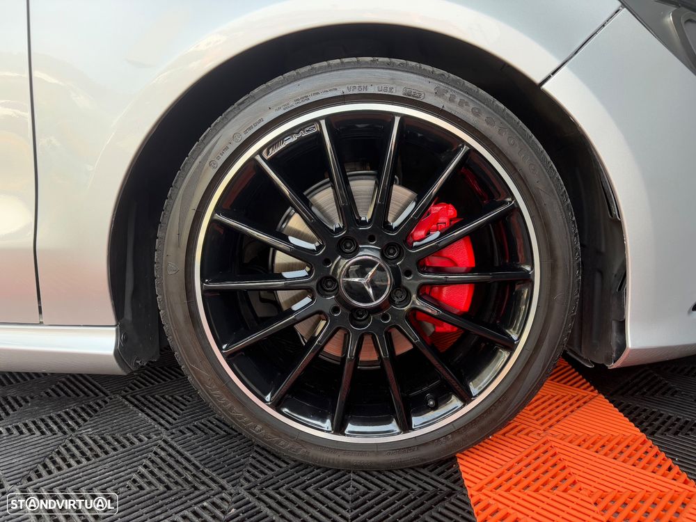 Mercedes-Benz CLA 200 d 7G-DCT AMG Line - 4