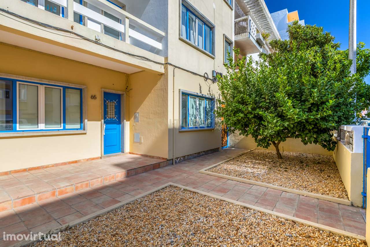 Apartamento T3, renovado e com logradouro de 146 m2, no centro de Loul - Grande imagem: 2/33