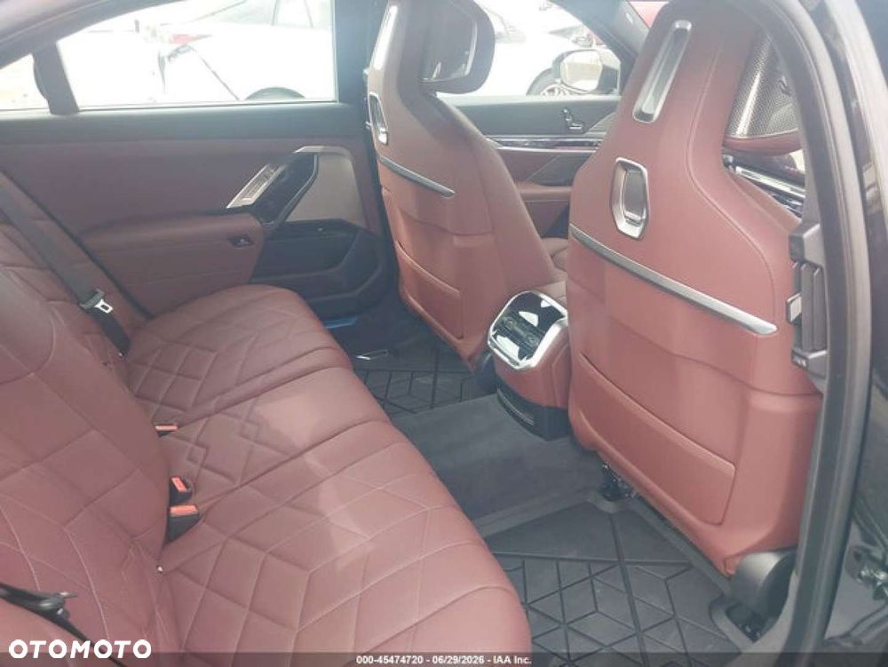 BMW i7 - 17