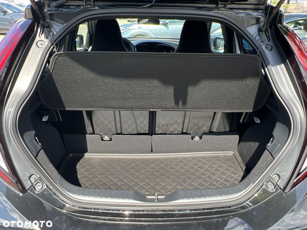 Toyota Aygo X 1.0 VVT-i JBL - 19