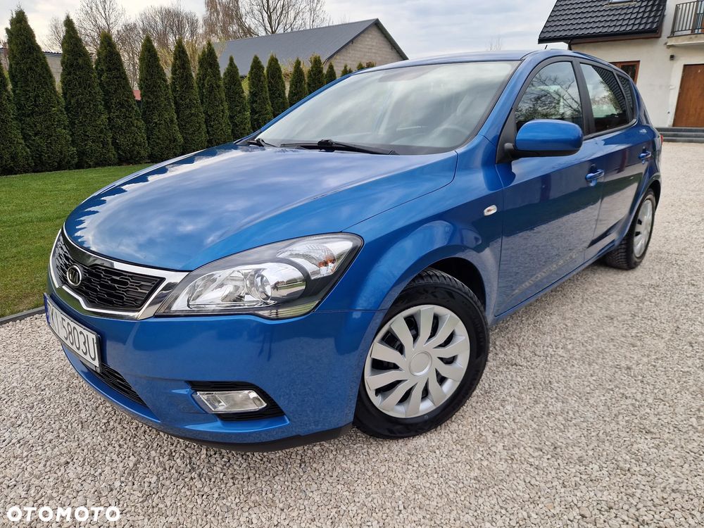 Kia Ceed 1.4 CVVT Dream-Team Edition - 2
