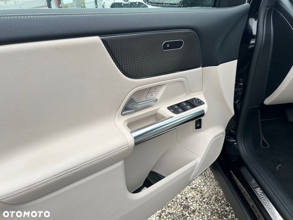 Mercedes-Benz GLA 180 d 8G-DCT Special Edition - 18