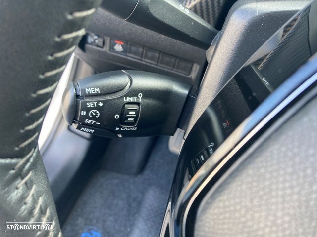 Peugeot 208 1.2 PureTech Allure - 17