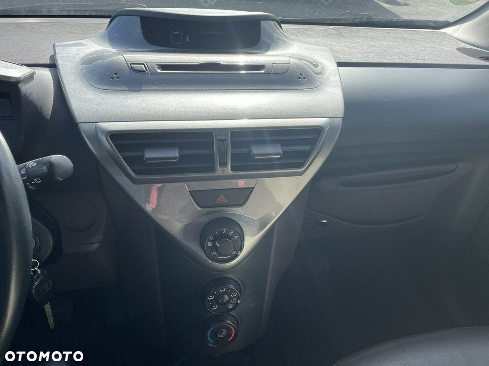Toyota iQ 1.0 Sol - 15
