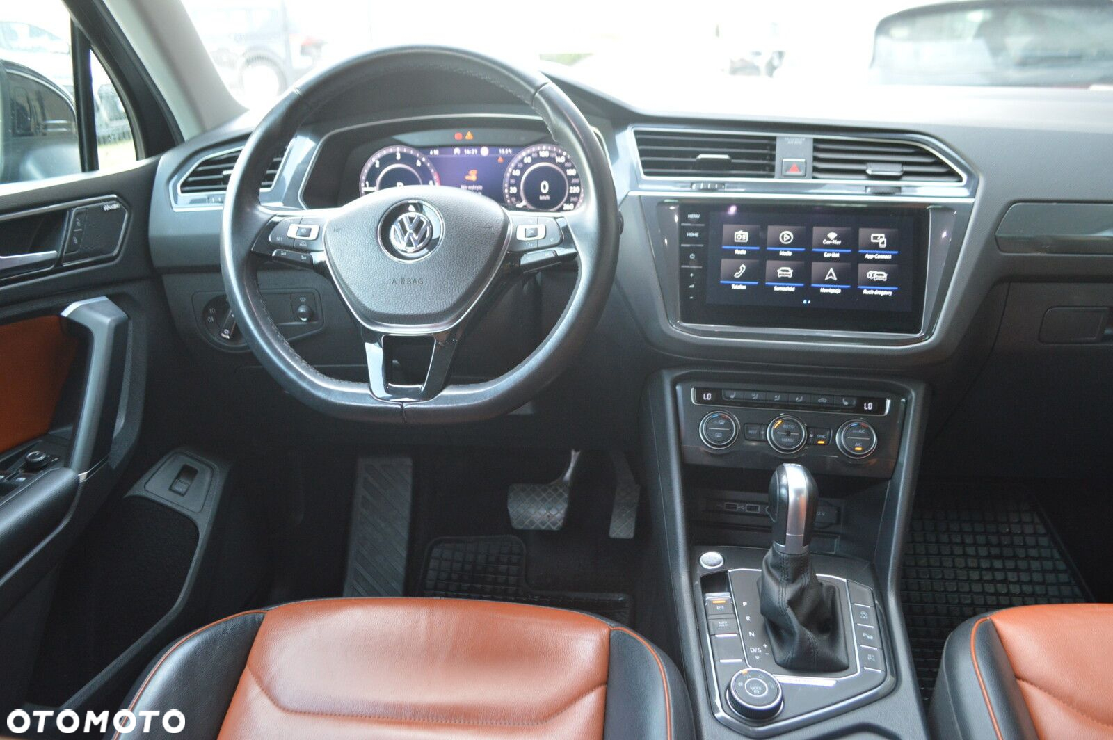 Volkswagen Tiguan - 23