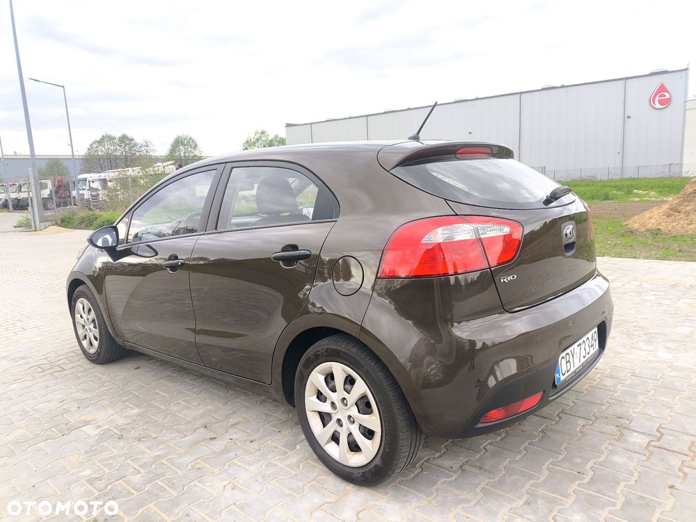 Kia Rio - 4