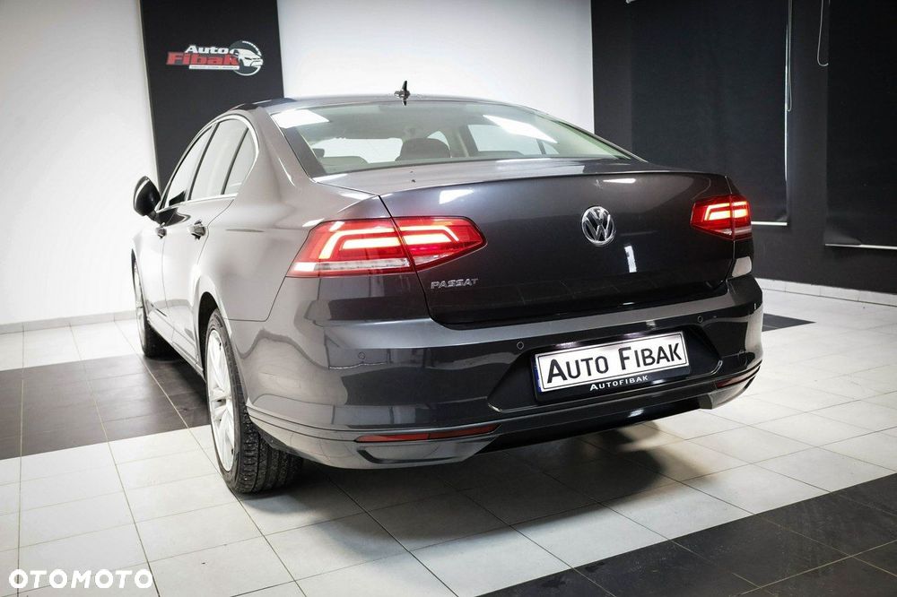 Volkswagen Passat - 8