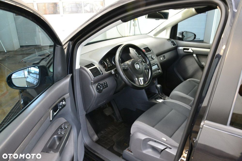 Volkswagen Touran - 19