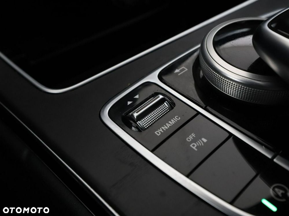 Mercedes-Benz Klasa C 180 9G-TRONIC AMG Line - 30