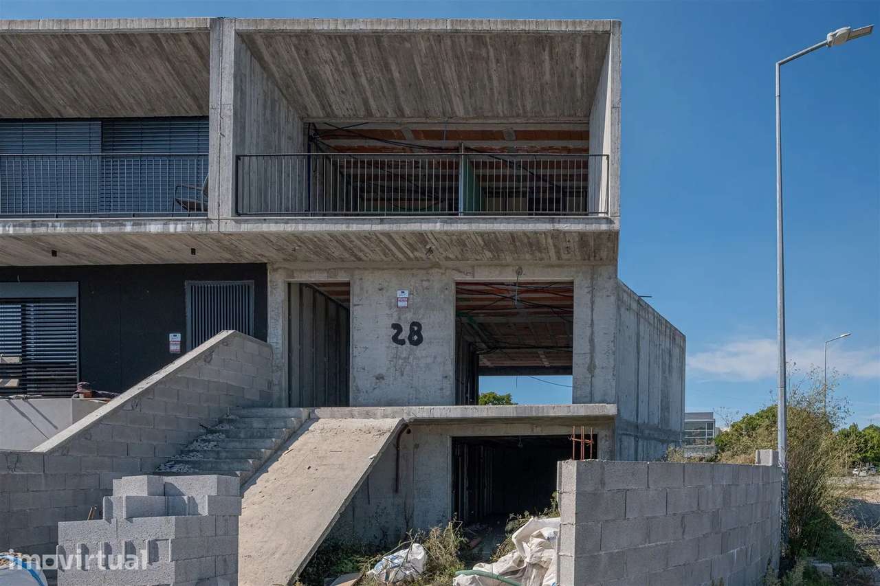 Moradia em Estrutura nas Proximidades de Braga - Grande imagem: 4/25