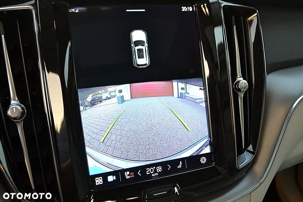 Volvo XC 60 B4 D Momentum - 25