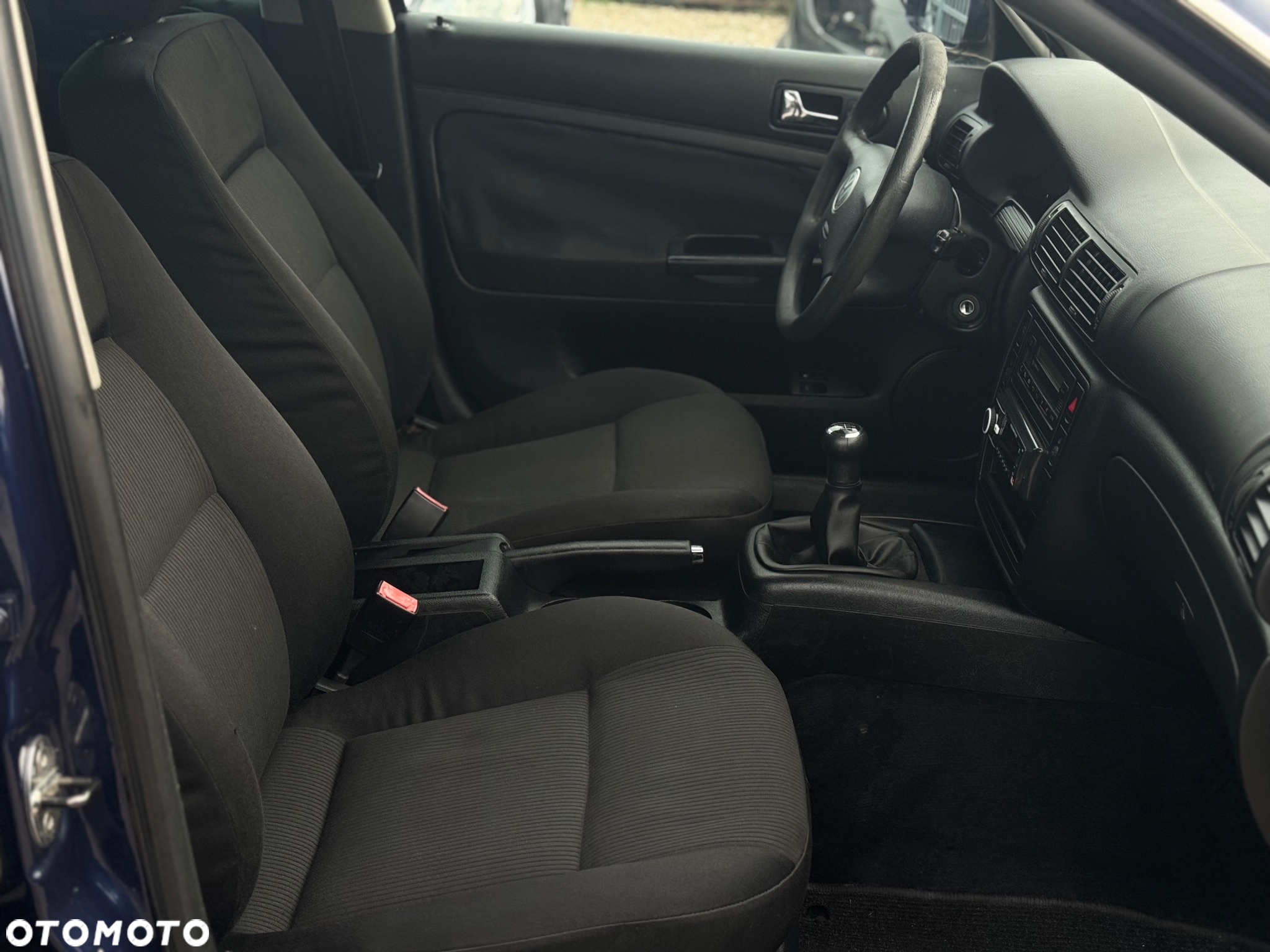 Volkswagen Passat 1.9 TDI Comfortline - 29