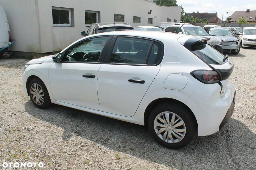 Peugeot 208 - 8