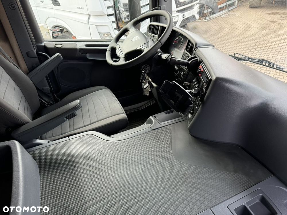 Scania P 320 / KONTENER 8.40 / Winda/ - 28