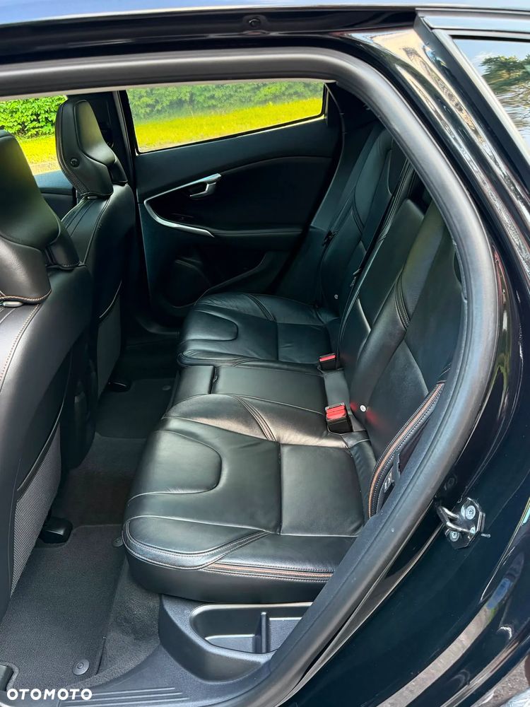 Volvo V40 Cross Country - 17