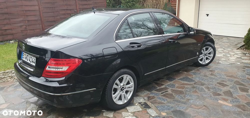 Mercedes-Benz Klasa C 180 CGI Automatik BlueEFFICIENCY Avantgarde - 12